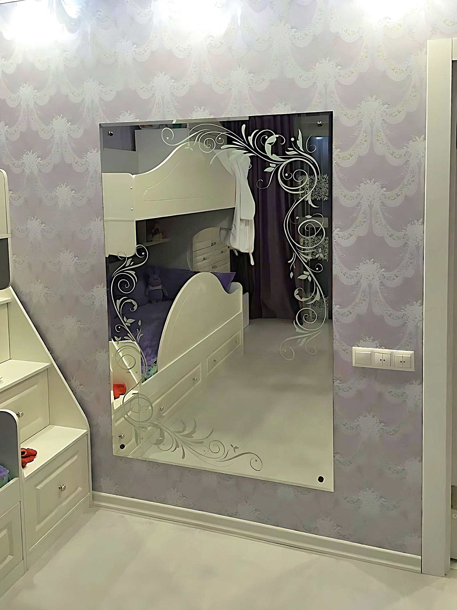 зеркало-с-пескоструйным-узором-в-детскую-комнату-новороссийск